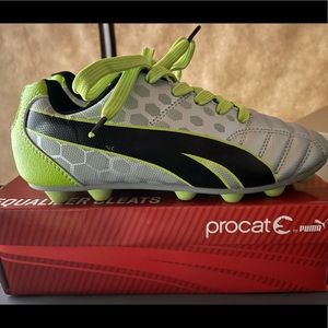 Puma Procat Youth Soccer Shoes Sz 2 Cleats.